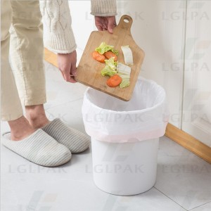 Polythene drawstring  dustbin  bags  on  roll-usage